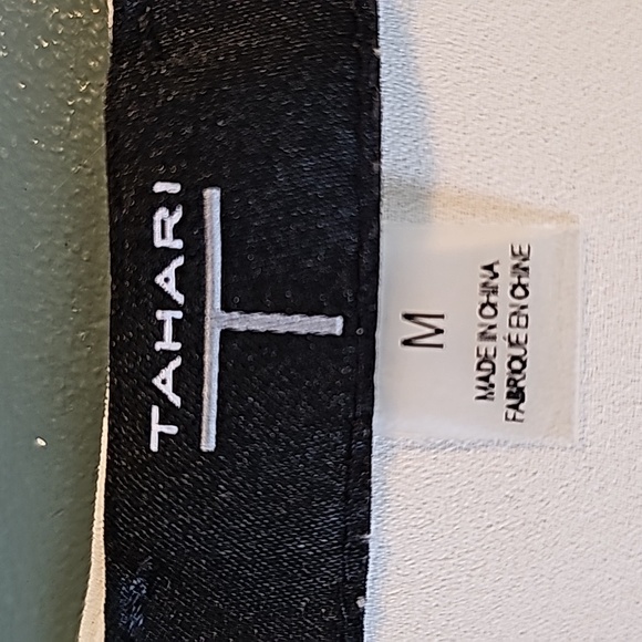 TAHARI, Womens top. Tank style.  White with overlay. Size medium. Adjustable - Picture 7 of 10